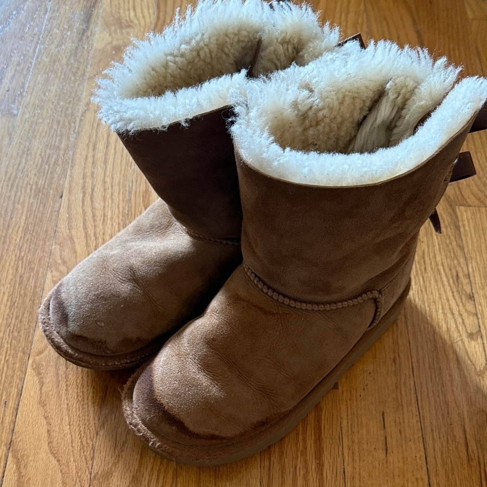 Ugg sz 3 youth Cozy Brown Kids Boots- condition noted Bailey boot